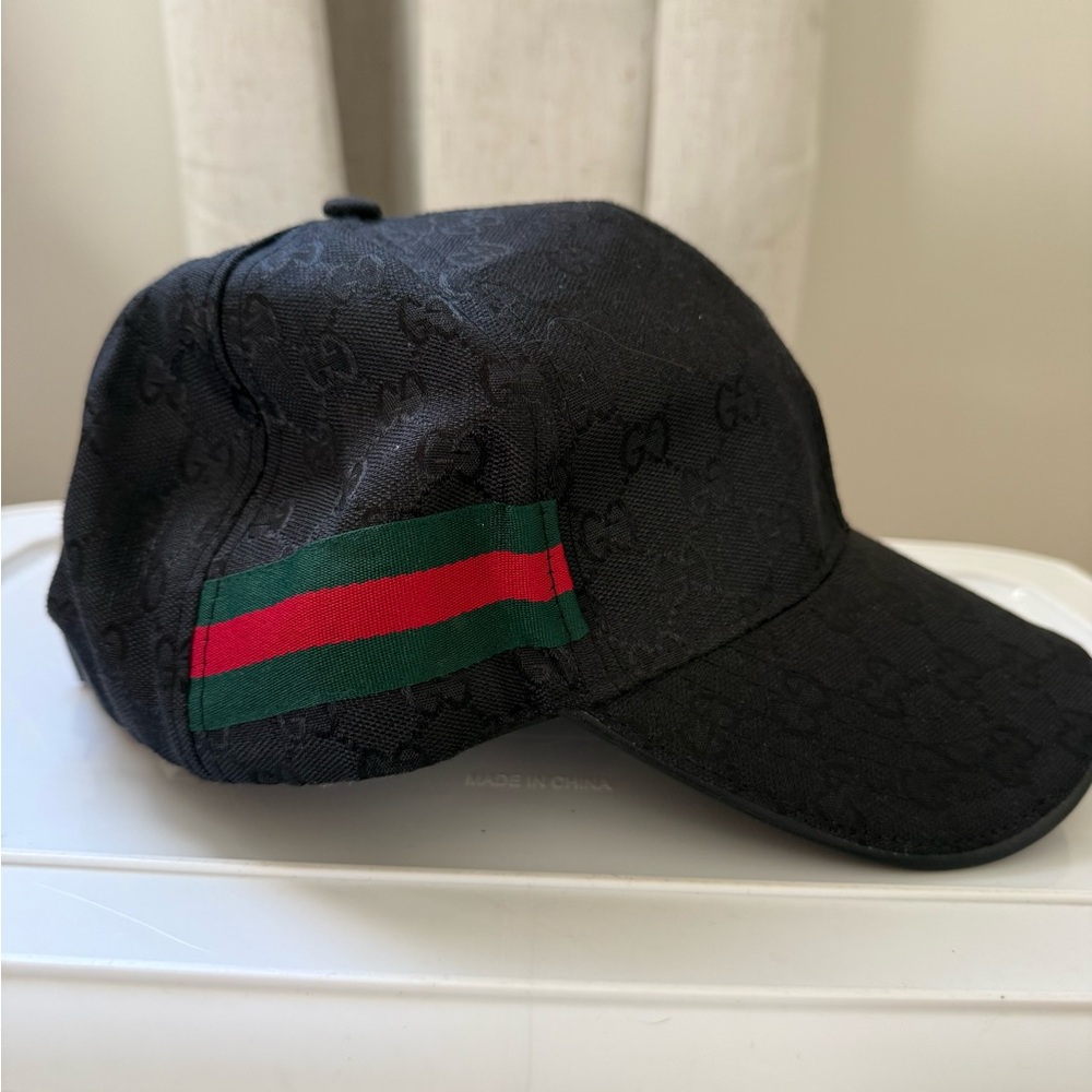 Gucci Signature Black Hat with Green and Red Accent